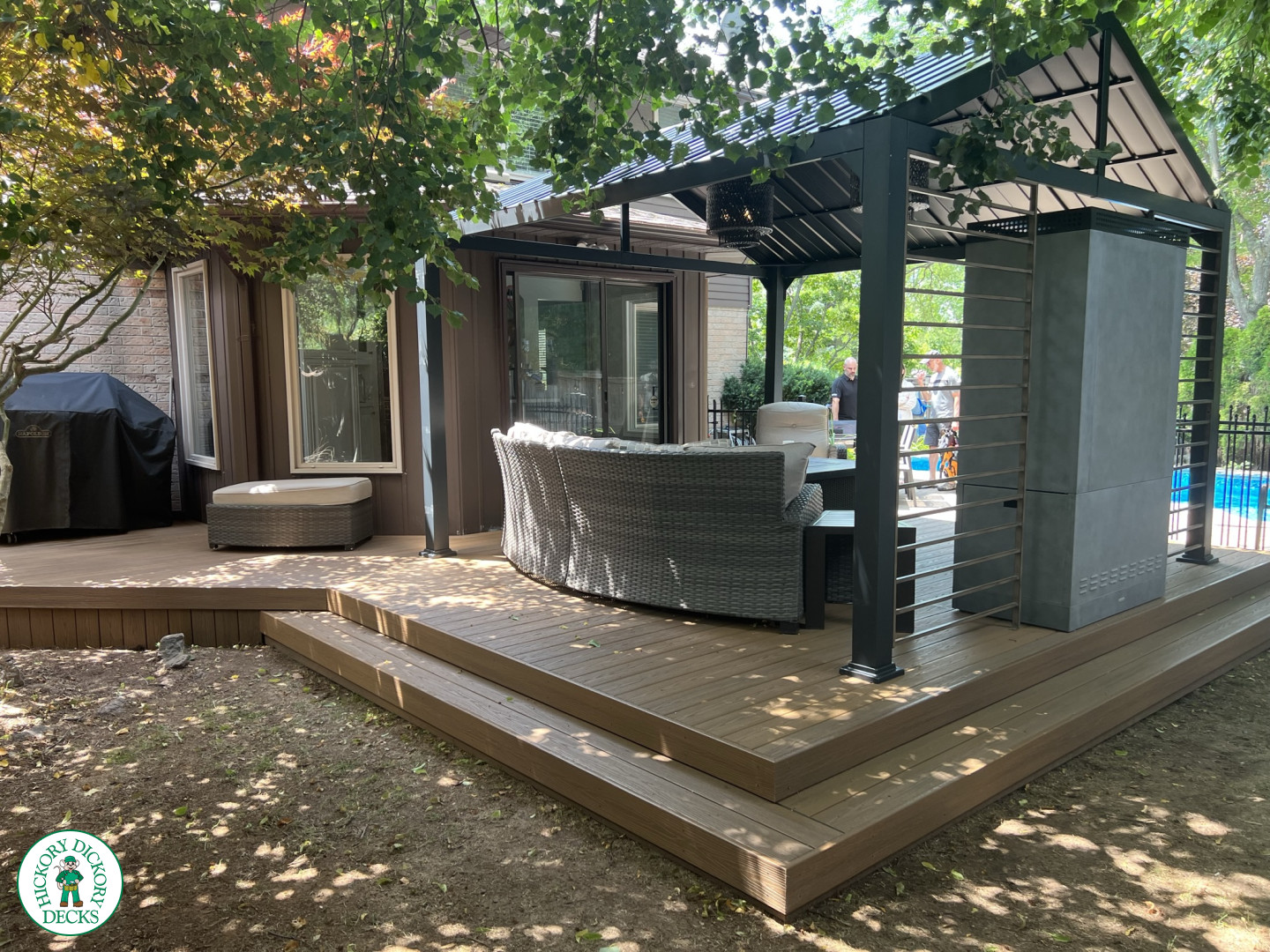 Fiberon low deck with pavilion
