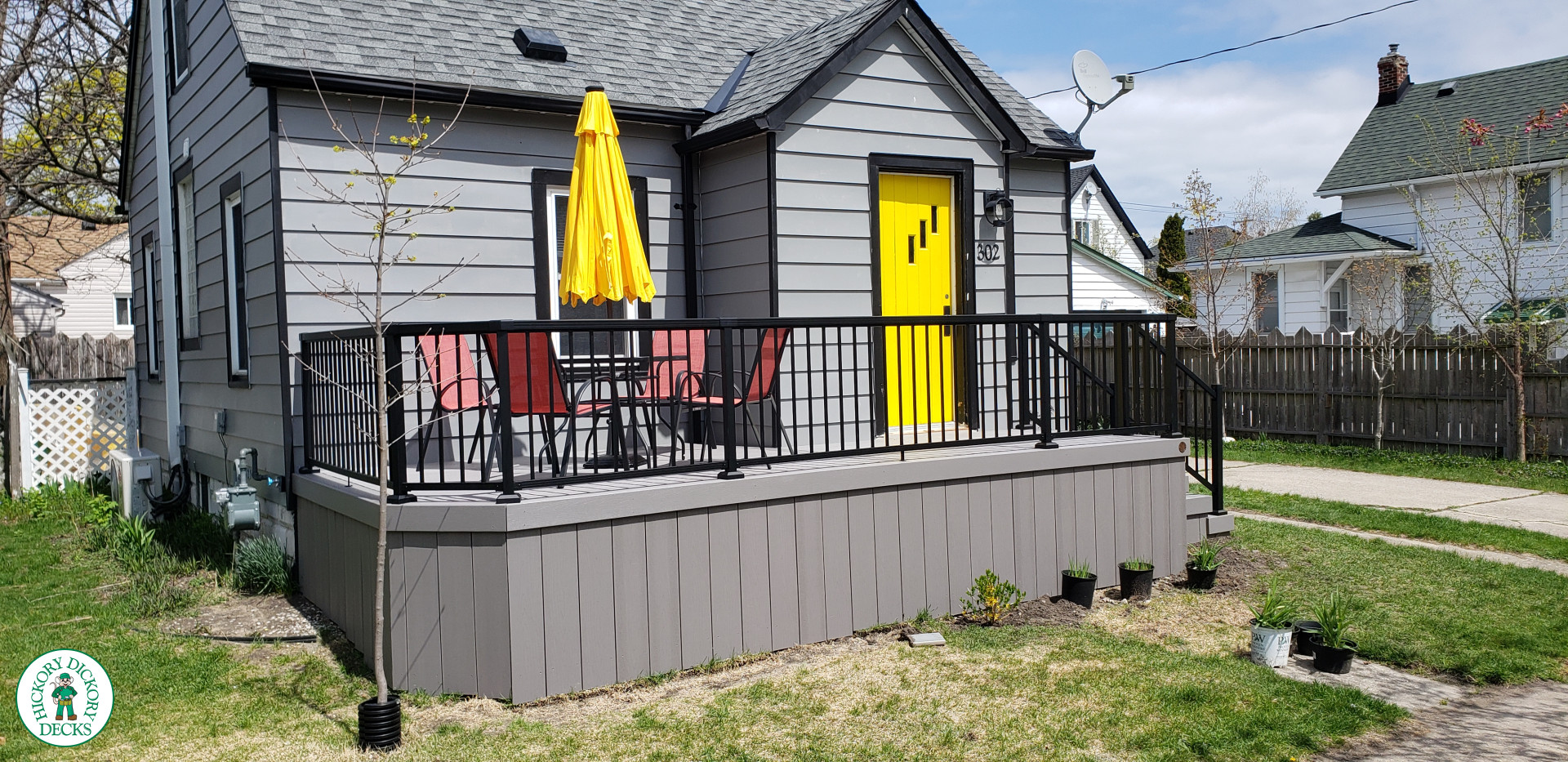 Small grey composite deck with black aluminum railing