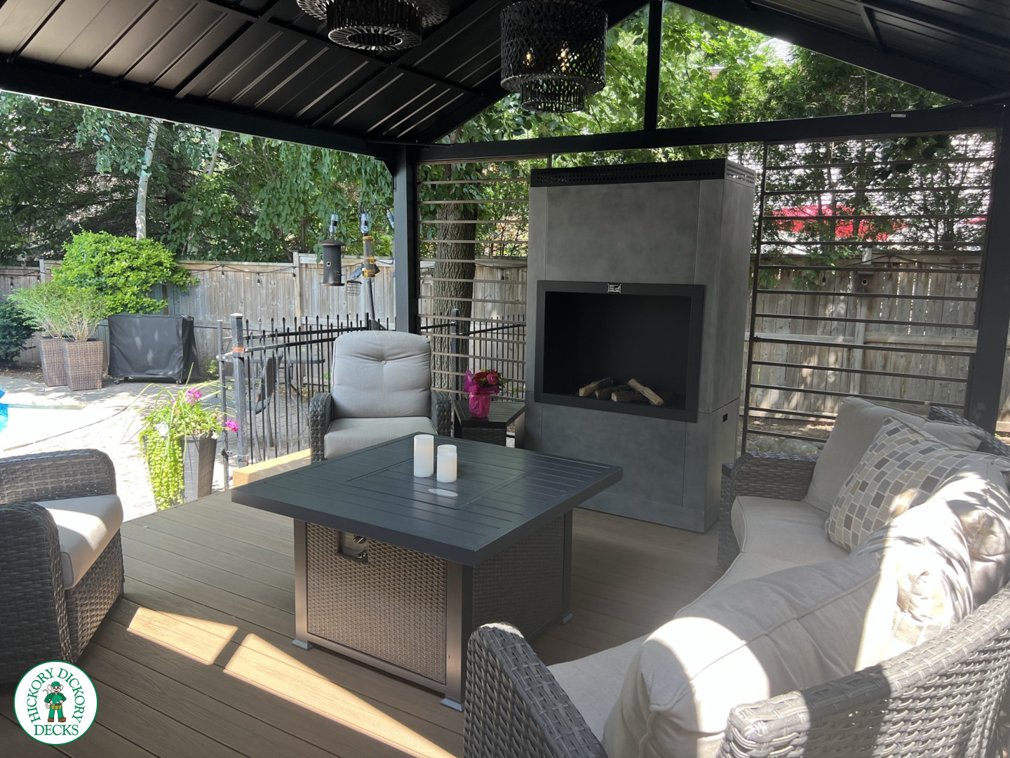 Fiberon low deck with pavilion