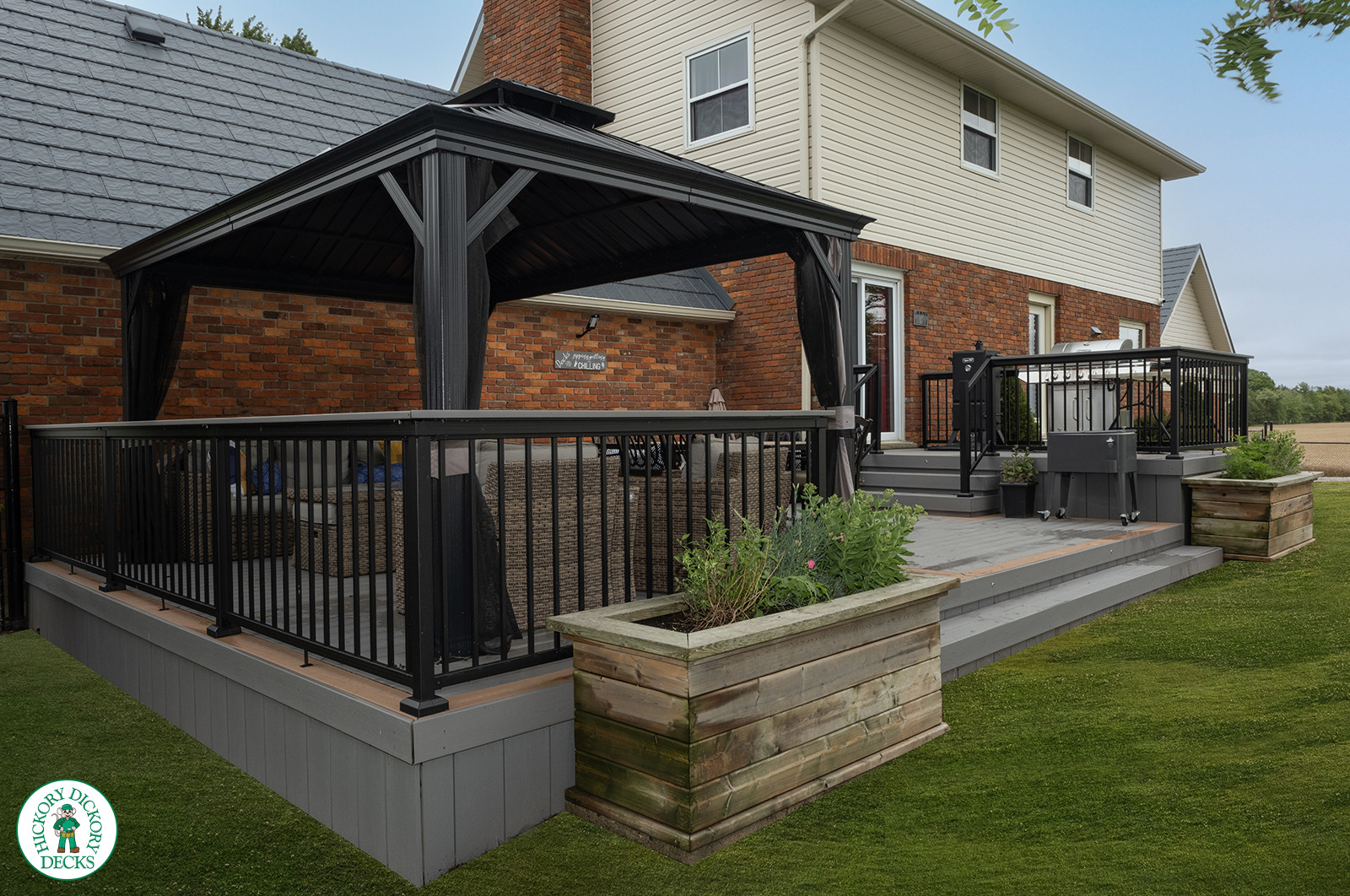 Grey TruNorth deck with brown borders and aluminum railing.