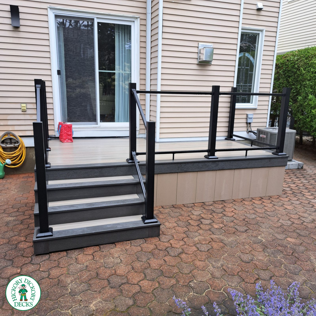 Small Fiberon Deck with Glass Rail in Ottawa