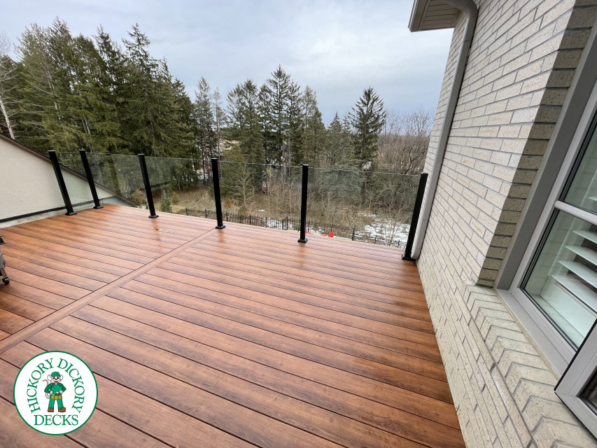 High brown composite deck with glass railings