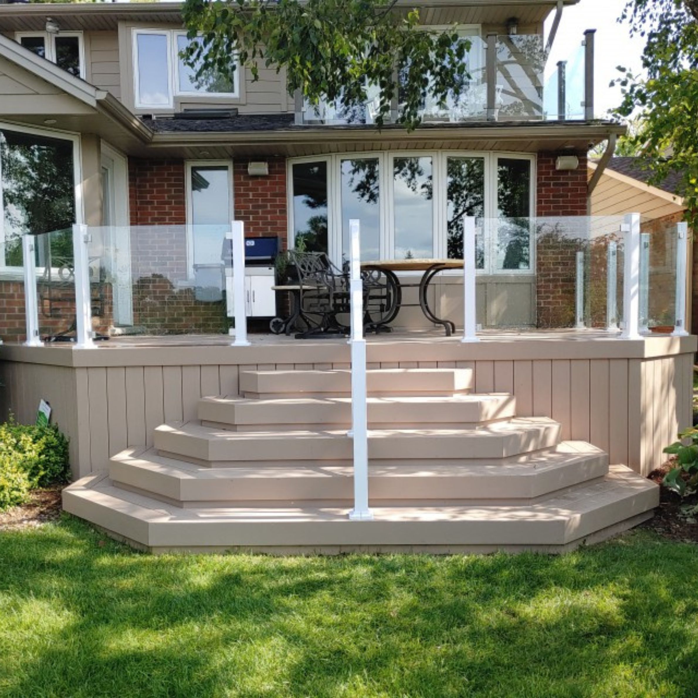 Your #1 Deck Builder in Cambridge / North Dumfries - Hickory Dickory Decks